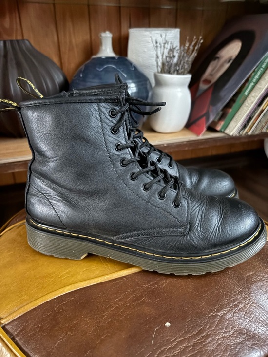 Dr. Martens Shoes - Classic Doc Marten Lace Up Boot Size 5/36